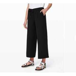 Lululemon On The Fly Wide Leg 7/8 Flowy Pants Woven Black Casual Travel Sz 10